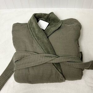 NWT Pottery Barn Waffle Weave Resort Robe small